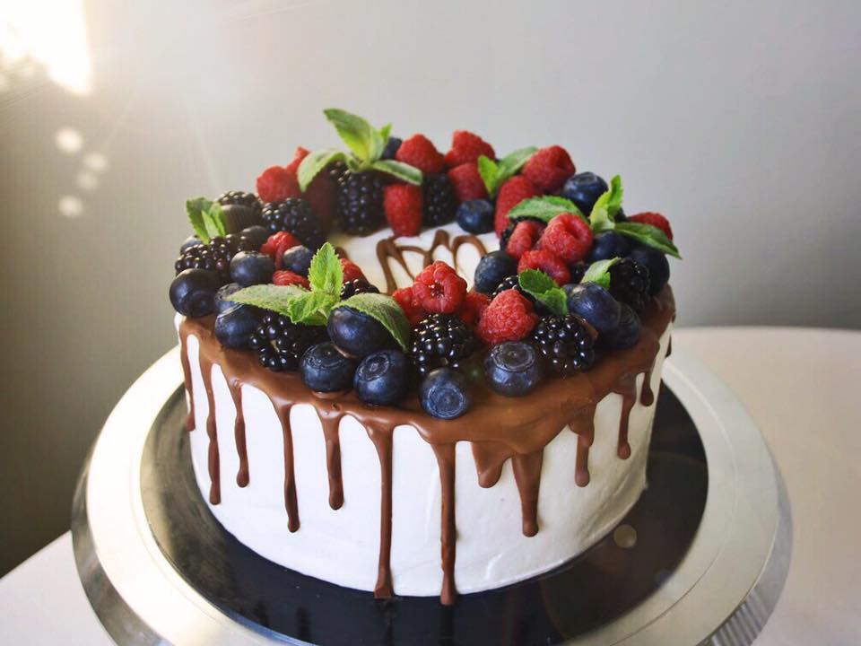 Caramel Berries Cake, Vegan