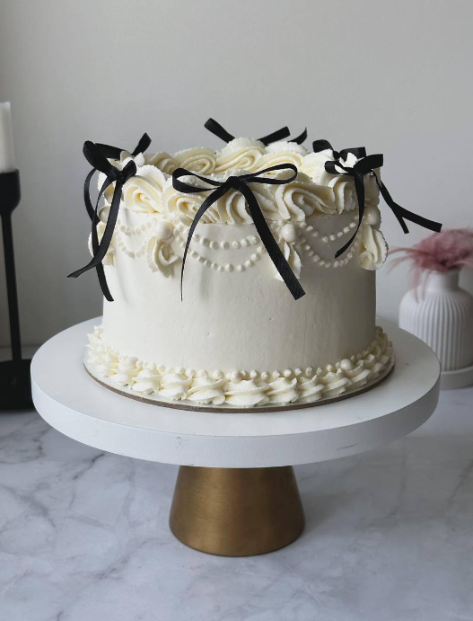 Retro Cake (Vintage Cake, Lambeth Cake)